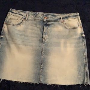 Maurices denim stonewashed jean skirt size 20W.